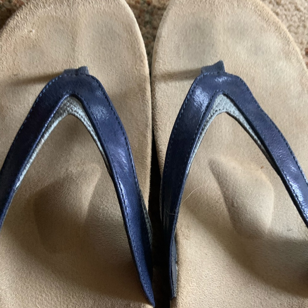 Revitalign Women’s flip flops